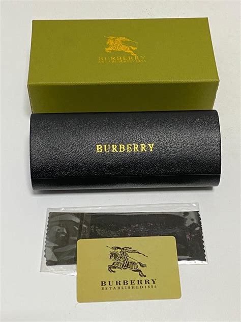 burberry футляр для очков|Burberry Limited.